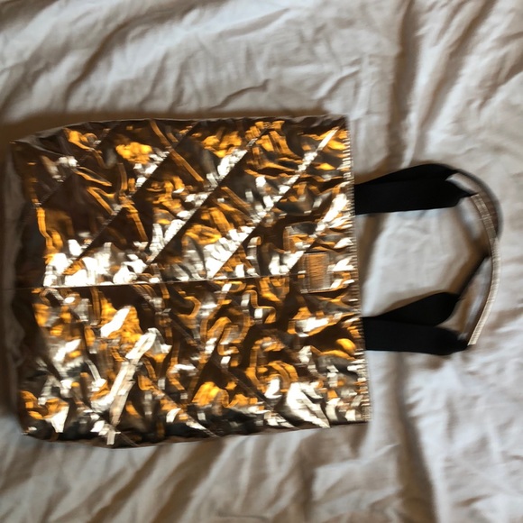 A Victoria’s Secret bag. - Picture 1 of 4
